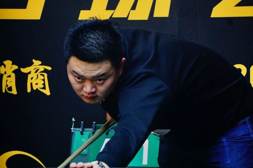 每人至少2 每人至少2